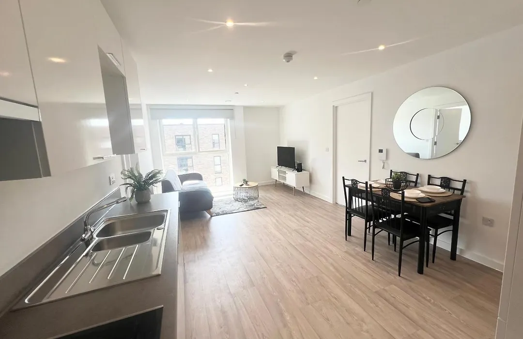 Lovely 2 Bedroom Apartment-1