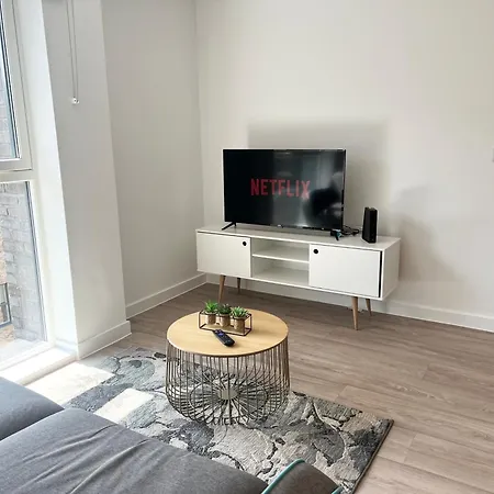 Lovely 2 Bedroom Apartment-2