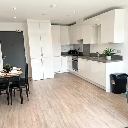 Lovely 2 Bedroom Apartment-3